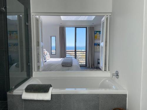 Marina Village 25 Penthouse, Club Mykonos-Langebaan in לנגבן