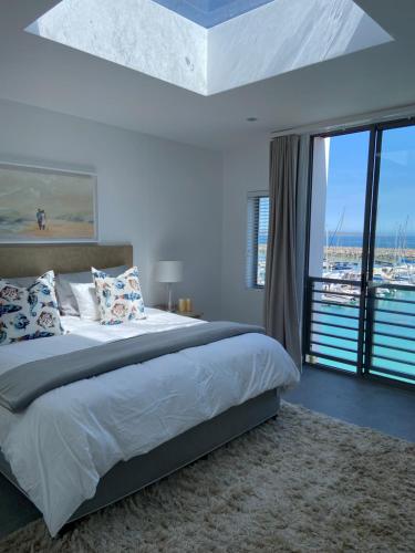 Marina Village 25 Penthouse, Club Mykonos-Langebaan in לנגבן