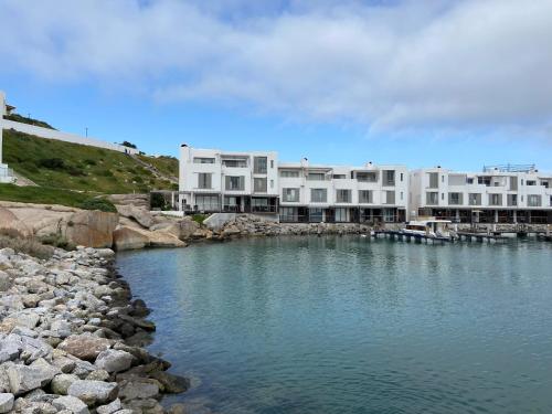 Marina Village 25 Penthouse, Club Mykonos-Langebaan in לנגבן