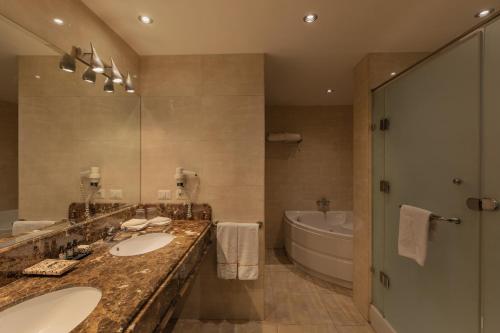 Riverside Hotel - image 14
