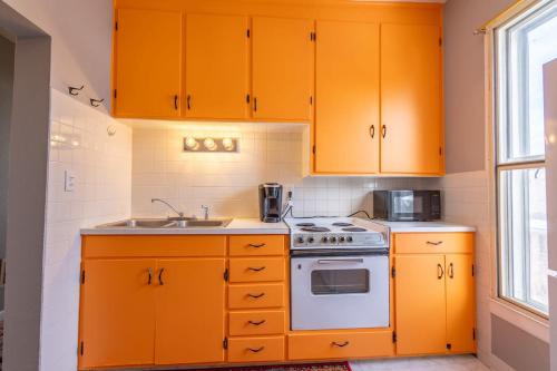 New Listing!! Bright Bohemian Stay in Laramie, USA