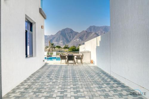 High-end 4BR Villa with Assistant’s Room Al Dana Island, Fujairah by Deluxe Holiday Homes