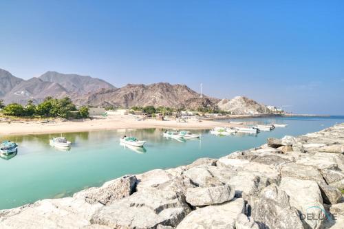 High-end 4BR Villa with Assistant’s Room Al Dana Island, Fujairah by Deluxe Holiday Homes