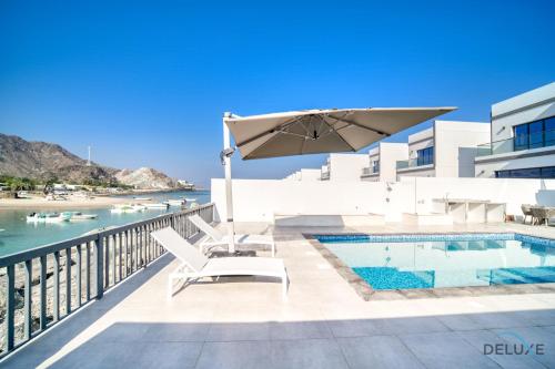 High-end 4BR Villa with Assistant’s Room Al Dana Island, Fujairah by Deluxe Holiday Homes