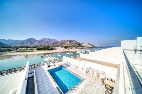 High-end 4BR Villa with Assistant’s Room Al Dana Island, Fujairah by Deluxe Holiday Homes