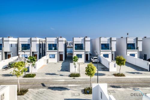 High-end 4BR Villa with Assistant’s Room Al Dana Island, Fujairah by Deluxe Holiday Homes