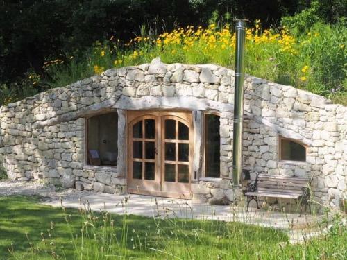 Maison Terre Les Cabanes de Fallot - Location, gîte - L'Isle-Bouzon