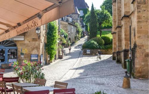 Gorgeous Home In Cenac-et-saint-julien With Kitchen