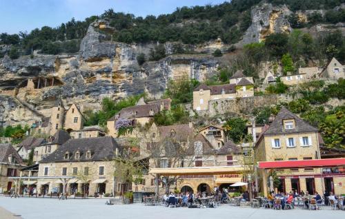 Gorgeous Home In Cenac-et-saint-julien With Kitchen