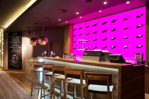 Highly-rated bar