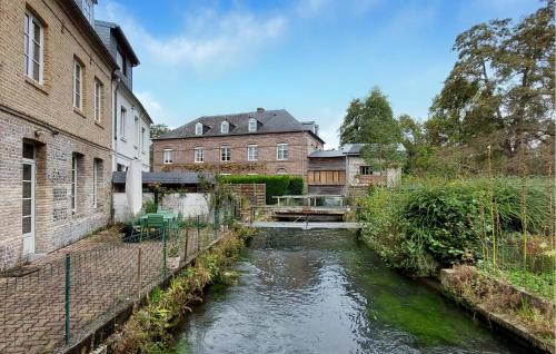 Nice Home In Martin-glise With Kitchen - Location saisonnière - Martin-Église