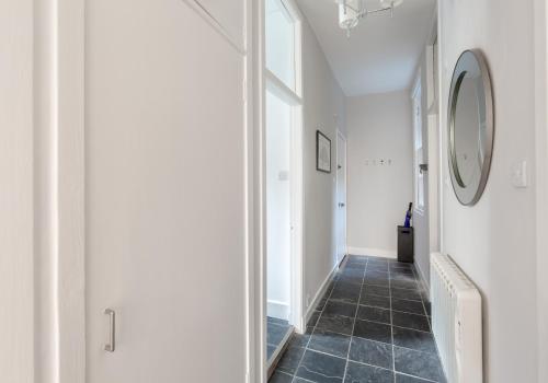 West Bow Apartment - image 7