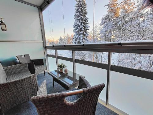 Balkon/terasa, Spacious apartment with balcony and free WiFi in Ylikyla