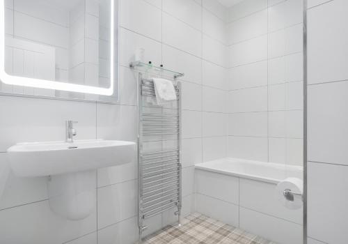 High Street Apartment - image 11