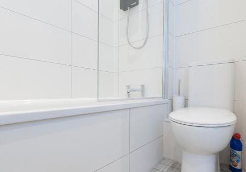High Street Apartment - image 14