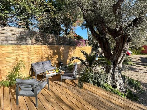 Giardino, Bas de villa cosy Juan les Pins avec jardin in Avenue de Cannes