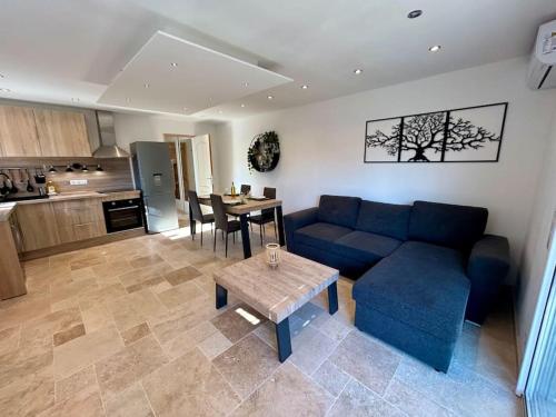 Bas de villa cosy Juan les Pins avec jardin in Avenue de Cannes