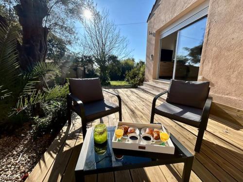 Giardino, Bas de villa cosy Juan les Pins avec jardin in Avenue de Cannes