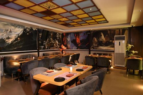 ห้องอาหาร, Hotel Trax International in ชัมเศทปุระ