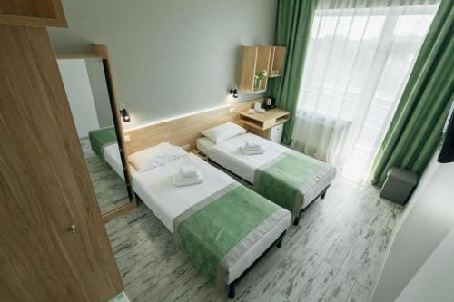 2 twin beds