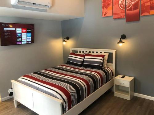 Hockey Themed Room with Wooded Trails in Benzonia, USA