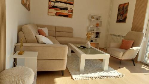 MINA modern & cozy apartment main city square GTC Skopje, Skopje (foto 6)