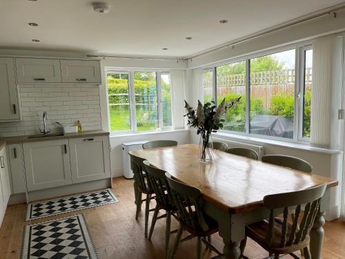 Stunning Country Views - 3 minutes walk to Beach gîte à louer Pett