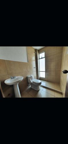 Vive un alojamiento privado, en una área tranquila con espacio verde