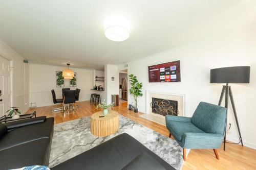 Minutes to Broadway family unit with 2Br-2Ba and Optional private parking in Nashville, USA