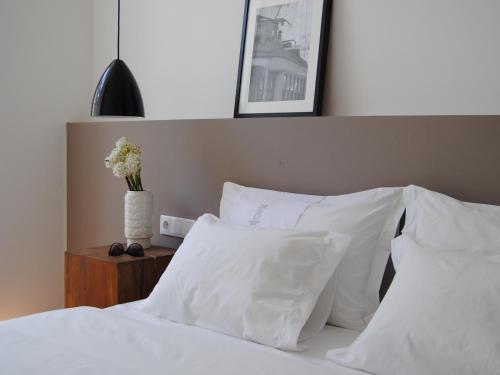 The 8 - Downtown Suites - main image