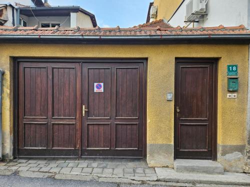 Apartment Honey - image 14