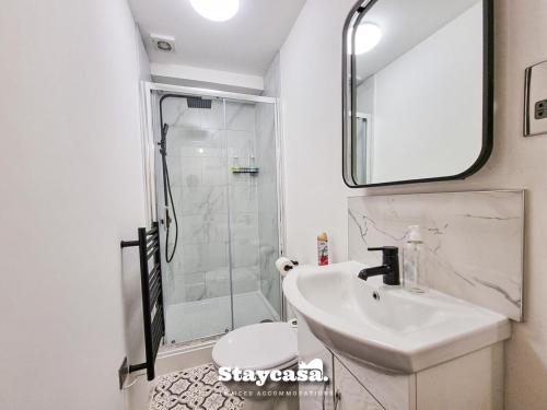 Delightful Spacious Haven With Large Driveway, Manchester (zdjęcie 4)