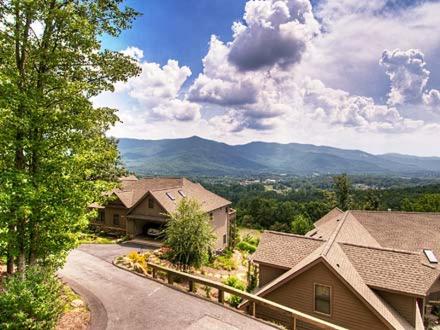 Red Plum Town Home in Black Mountain, USA