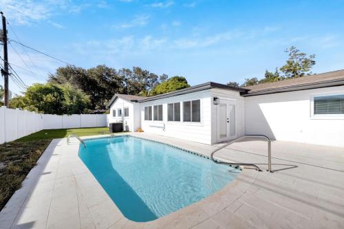 Coastal Oasis in Seminole: Heated Pool Paradise! in Seminole, USA