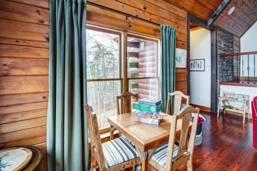 North Georgia Log Home with Long Range Views in Ranger, USA