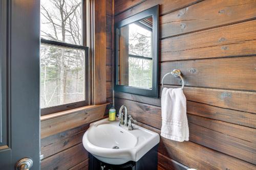 North Georgia Log Home with Long Range Views in Ranger, USA