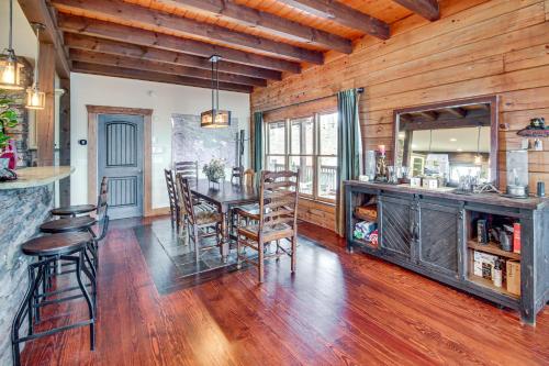 North Georgia Log Home with Long Range Views in Ranger, USA
