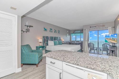 Nicely Updated Direct Ocean Front Studio with Panoramic Views Palace Resort 2101 - image 6
