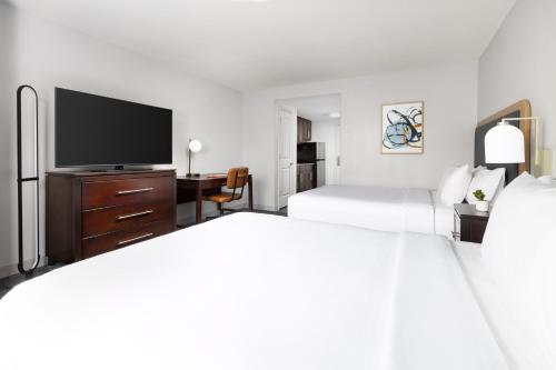 2 queen beds