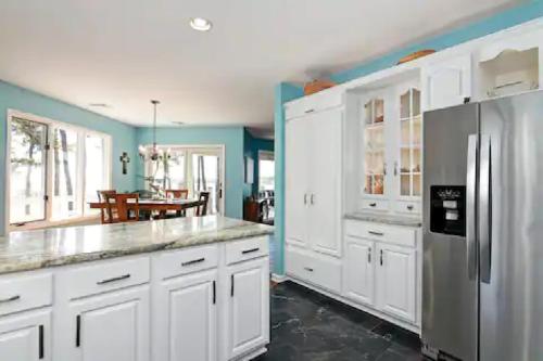 Sunset Breezes - quiet waterfront retreat in แคมบริดจ์ (MD)