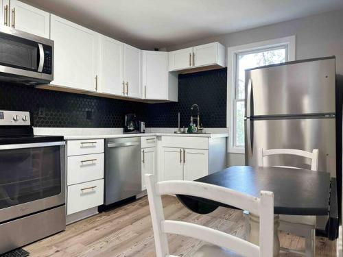 Rotherwood Roost / 2BR/1BA Apartment near UE in Evansville, USA