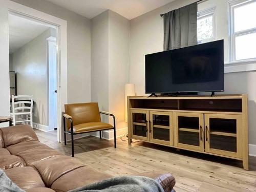 Rotherwood Roost / 2BR/1BA Apartment near UE in Evansville, USA