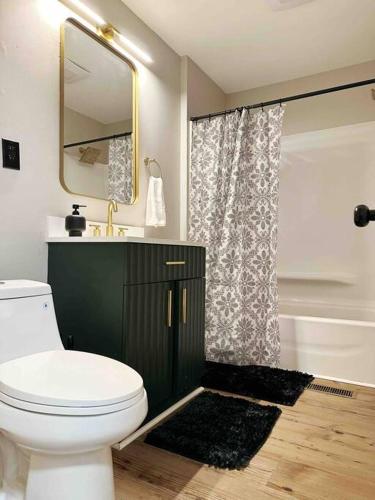 Rotherwood Roost / 2BR/1BA Apartment near UE in Evansville, USA