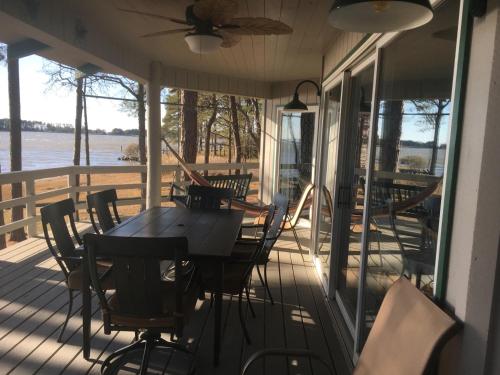 บริการและสิ่งอำนวยความสะดวก, Sunset Breezes - quiet waterfront retreat in แคมบริดจ์ (MD)