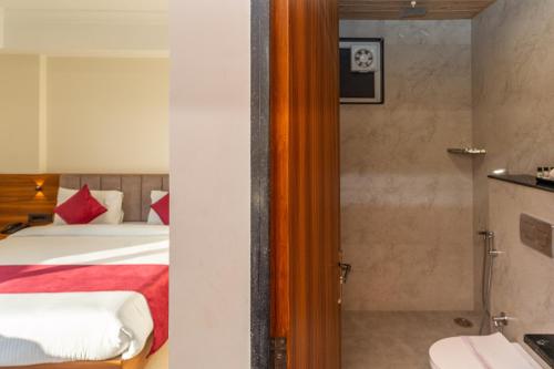 Deluxe Room image 10