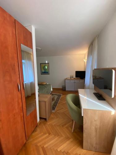 Rooms Base - image 12