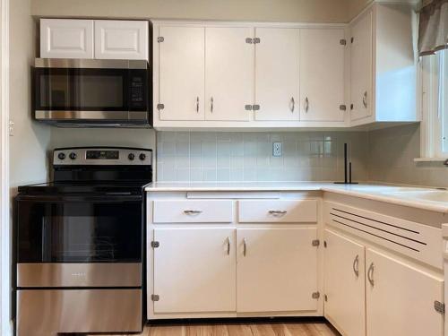 Southeast Suite / 1BD/1BA Apt near UE