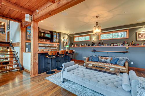 Luxury Vashon Vacation Rental with Beach Access!