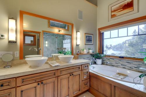 Luxury Vashon Vacation Rental with Beach Access!