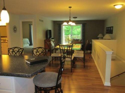 Beulah Land Guest House w/King Bed & Jacuzzi Tub in Benzonia, USA